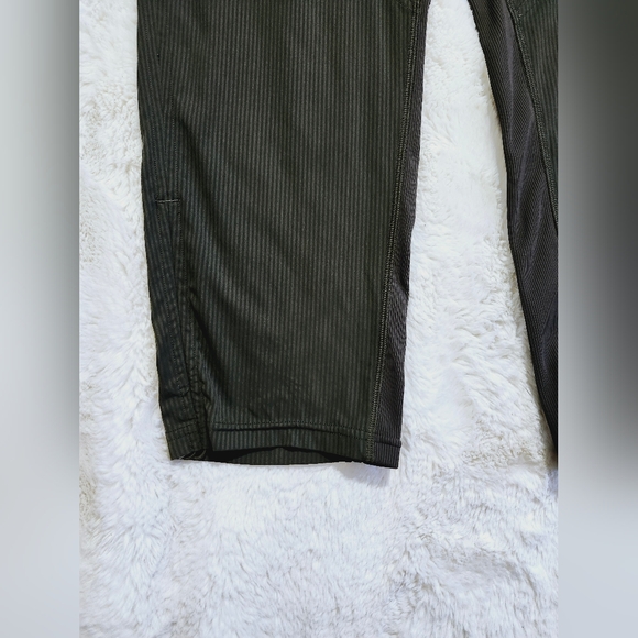 Lululemon Dance Studio Crop II *Unlined 20" Dark Olive. Size 6 - Picture 8 of 16